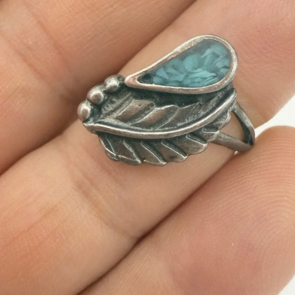 Vintage Sterling Silver Native American Ladies Petite Turquoise Inlay Ring 6.5